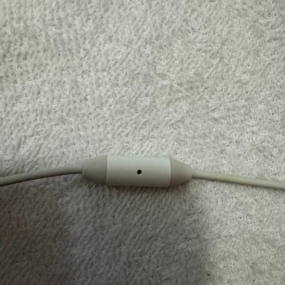 JBL Quantum 50 Wired, In-Ear Gaming Headphones with Inline Control, White - Picture 4 of 7